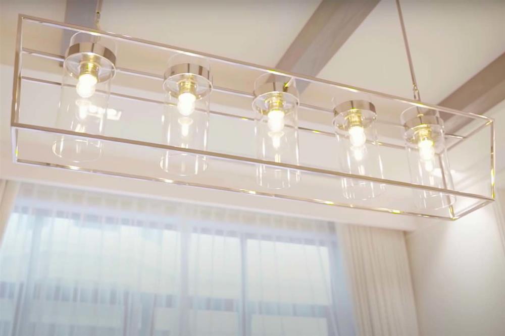 Toàn cảnh lâu đài ngốn 10 tỷ của Hoa hậu Hương Giang, nội thất toàn hàng tuyển theo phong cách Mỹ-7