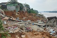 Vụ căn nhà cạnh sông Thạch Hãn đổ sập: Bố cố gắng đẩy con trai ra ngoài