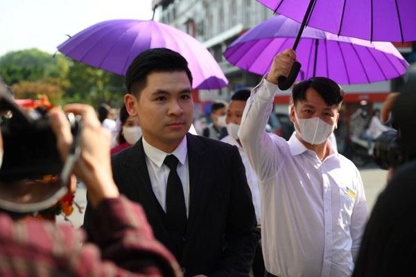 Đỗ Mỹ Linh diện áo dài trắng tinh khôi trong ngày ăn hỏi: Nụ cười hạnh phúc viên mãn-6