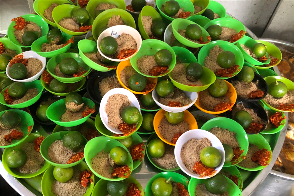 Mua nhà tiền tỷ với quán trứng vịt lộn bán hơn 4.000 quả mỗi ngày-3