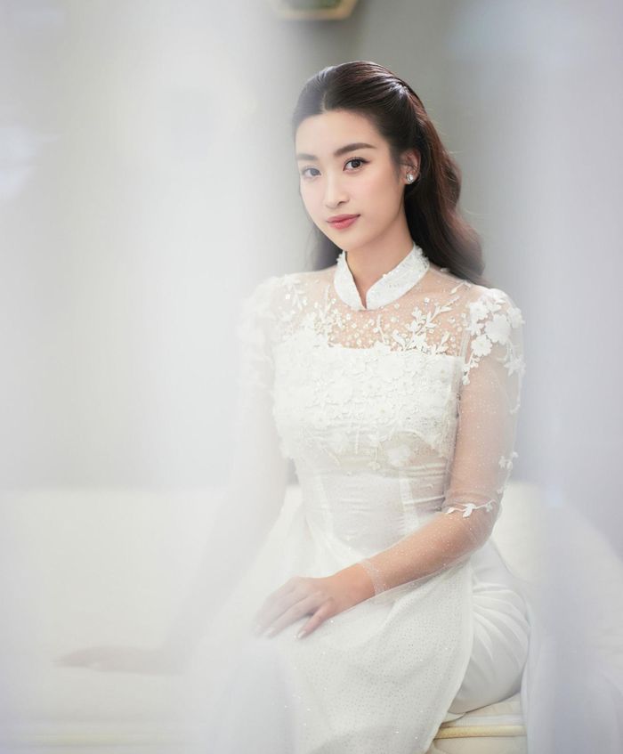 Đỗ Mỹ Linh và Chủ tịch CLB Hà Nội hôn nhau trong lễ ăn hỏi-12