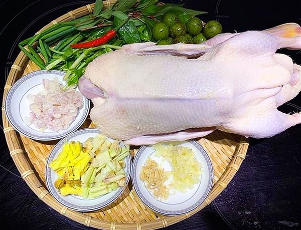 Mát trời, mẹ đảm vào bếp chiêu đãi cả nhà món vịt om sấu mềm ngon, chuẩn vị miền Bắc-1