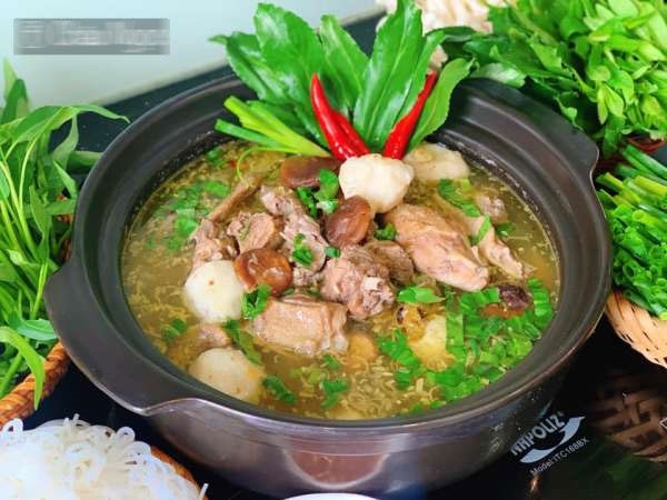 Mát trời, mẹ đảm vào bếp chiêu đãi cả nhà món vịt om sấu mềm ngon, chuẩn vị miền Bắc-3