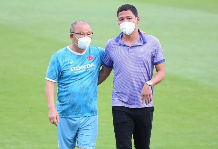 Tuyển thủ Việt Nam nghẹn lời chia tay thầy Park, hứa vô địch AFF Cup-2