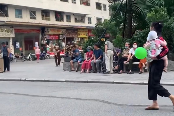 Vụ bật nhạc đám ma quyết chiến với nhóm người cao tuổi hát karaoke ở chung cư: Đây là ứng xử quá trớn!-8