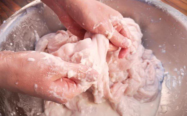 Lòng già chứa chất thải nên vô cùng hôi, muốn làm sạch cũng cần có bí quyết-3