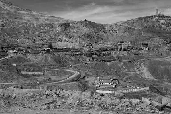 Ngọn núi bạc ăn thịt hàng triệu đàn ông ở Bolivia-1