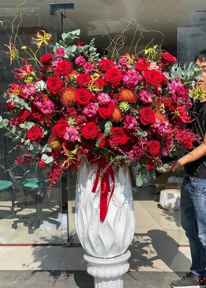 Cận cảnh những bó hoa 20/10 giá hàng chục triệu đồng-1