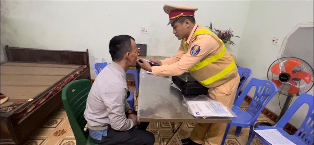 Chân dung tài xế không nhường đường xe cứu thương chở bệnh nhân nguy kịch ở Tuyên Quang-1