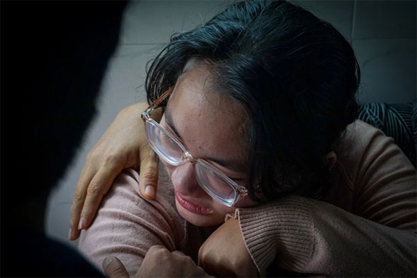 Cứu người đàn ông bị lũ cuốn ở Đà Nẵng-1