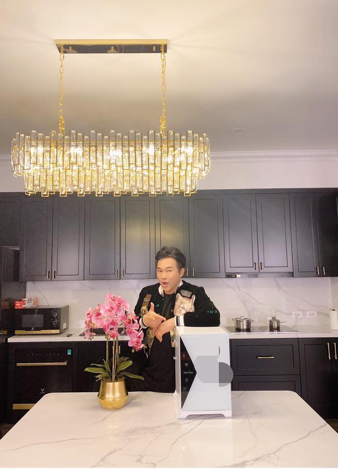 Hé lộ căn nhà đầy tính nghệ thuật của nam ca sĩ độc thân ở tuổi 42-8