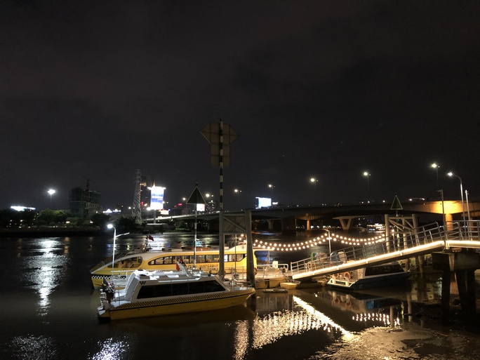 Người đàn ông rơi xuống sông Sài Gòn mất tích trong đêm-1