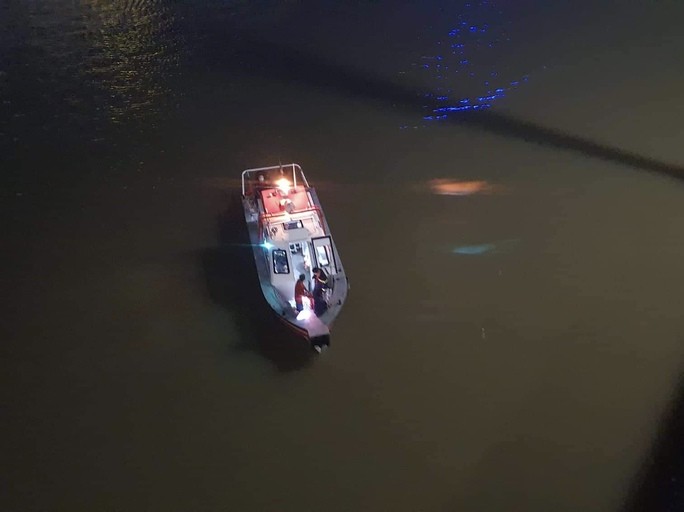 Người đàn ông rơi xuống sông Sài Gòn mất tích trong đêm-3