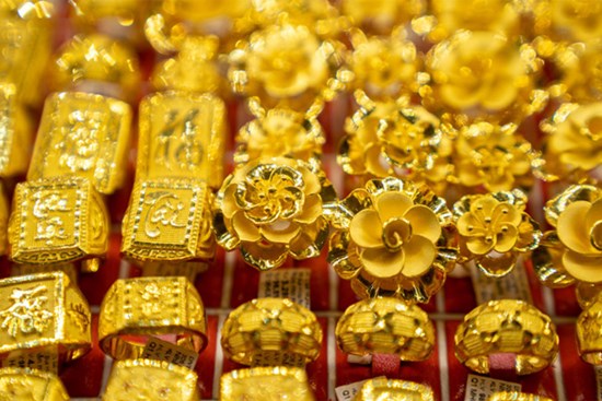 Giá vàng hôm nay 19/10: Vàng chịu áp lực giảm