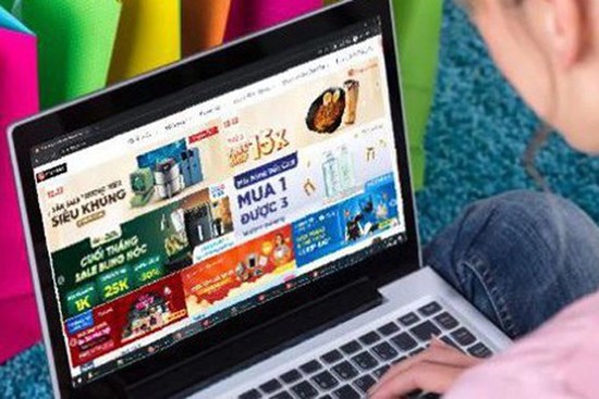 Mẹ 2 con ở Hà Nội bật mí 8 bí quyết săn hàng đẹp, giá rẻ trên sàn thương mại điện tử