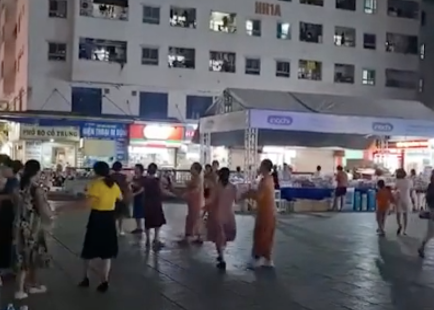 Vụ bật nhạc đám ma quyết chiến với nhóm người cao tuổi hát karaoke ở chung cư: Đây là ứng xử quá trớn!-3