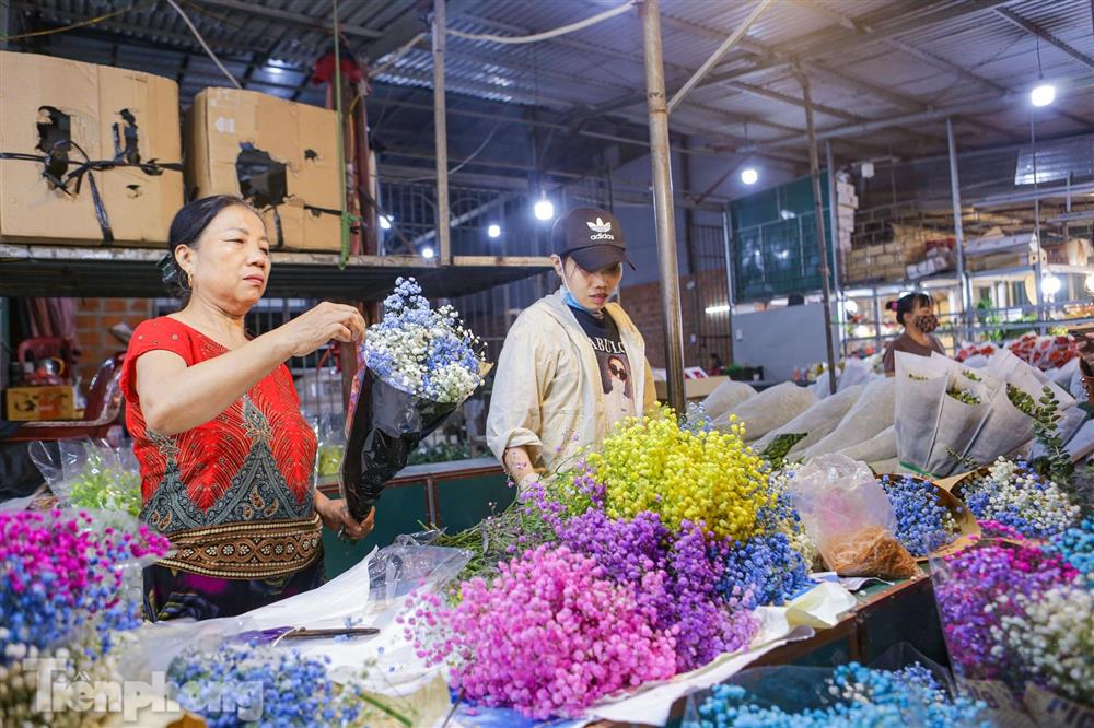 Chợ hoa đêm lớn nhất Hà Nội đông nghẹt khách trước dịp 20/10-6