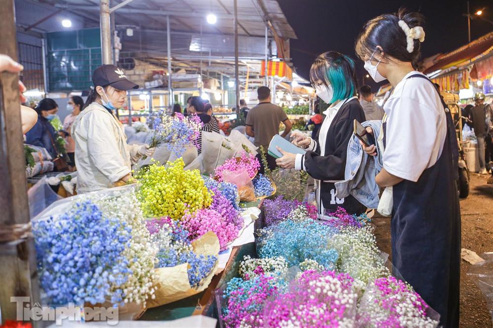 Chợ hoa đêm lớn nhất Hà Nội đông nghẹt khách trước dịp 20/10-9