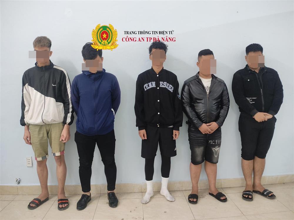 Bất ngờ lời khai của các đối tượng vừa bị bắt nghi trộm cắp 130 điện thoại trong siêu thị ở Đà Nẵng-1