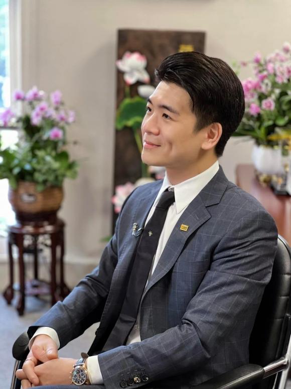 Con trai cả bầu Hiển - Đỗ Quang Vinh để lộ tủ giày hàng hiệu nhiều không đếm xuể trong biệt thự-8