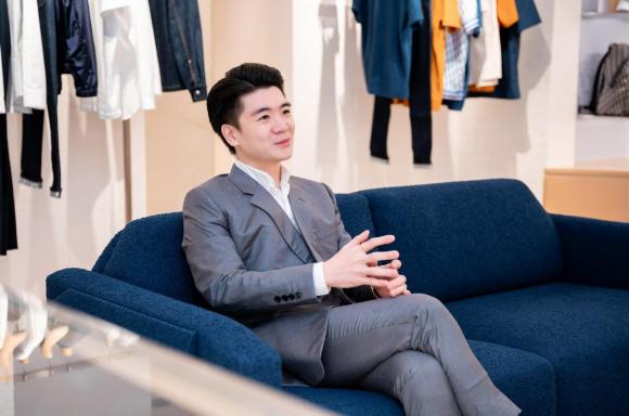 Con trai cả bầu Hiển - Đỗ Quang Vinh để lộ tủ giày hàng hiệu nhiều không đếm xuể trong biệt thự-11