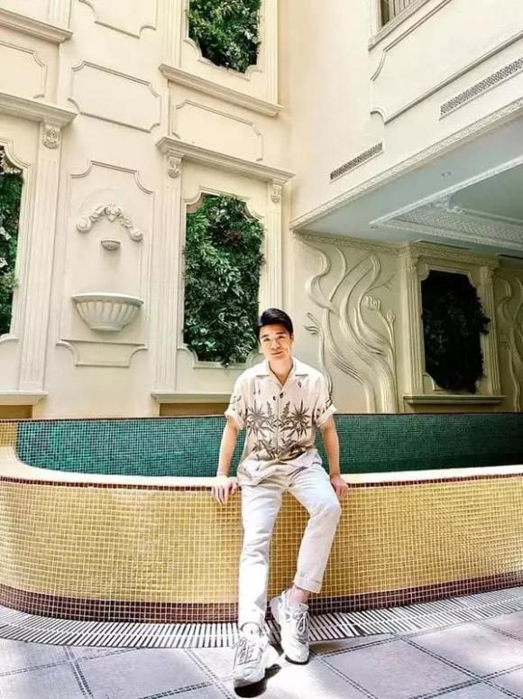 Con trai cả bầu Hiển - Đỗ Quang Vinh để lộ tủ giày hàng hiệu nhiều không đếm xuể trong biệt thự-14