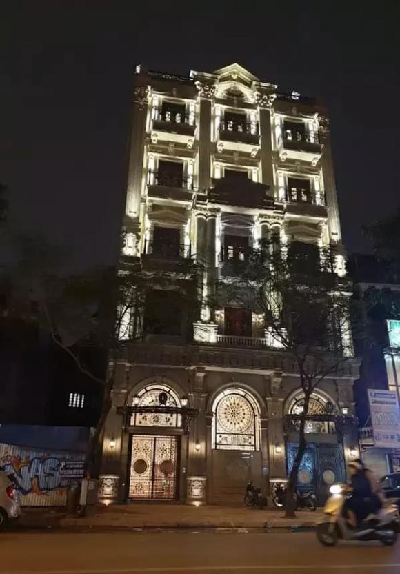 Con trai cả bầu Hiển - Đỗ Quang Vinh để lộ tủ giày hàng hiệu nhiều không đếm xuể trong biệt thự-17