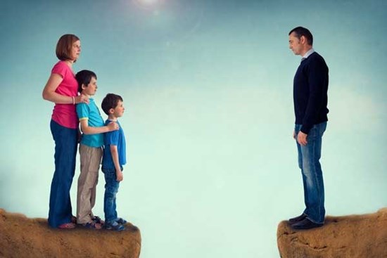 Sống xa hoa, đi ô tô hạng sang nhưng không chu cấp tiền nuôi con sau ly hôn