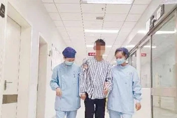 Nam sinh 17 tuổi bị viêm cơ tim, tỷ lệ tử vong lên tới 80%, nguyên nhân xuất phát từ thói quen nhiều người trẻ làm hàng đêm-1