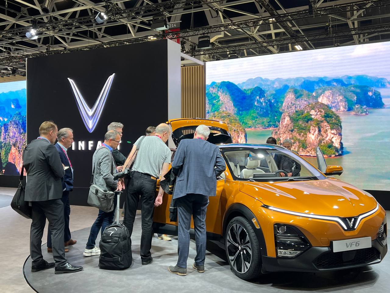 4 mẫu xe điện VinFast hút khách ở Paris Motor Show 2022-2