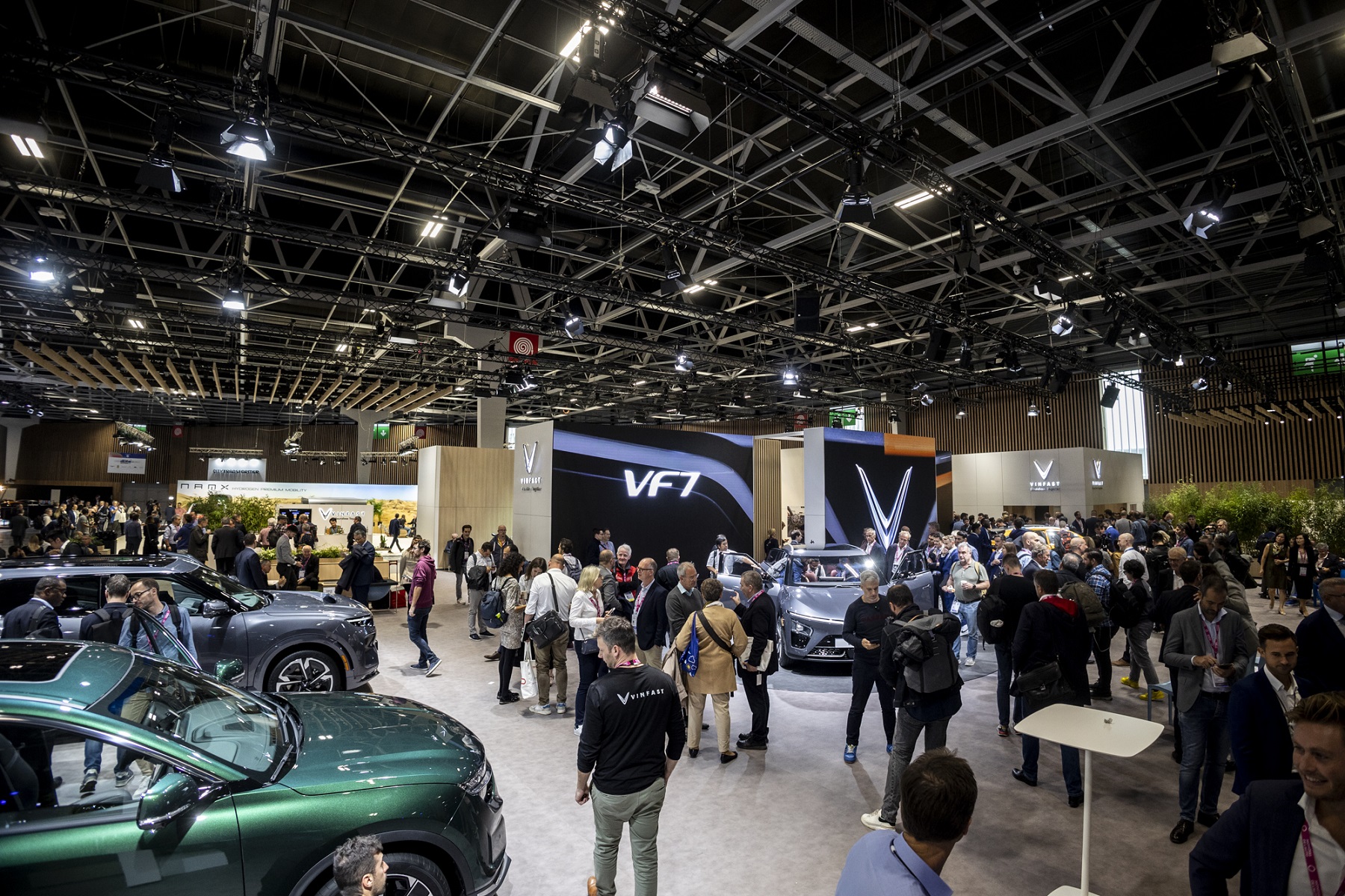 4 mẫu xe điện VinFast hút khách ở Paris Motor Show 2022-4