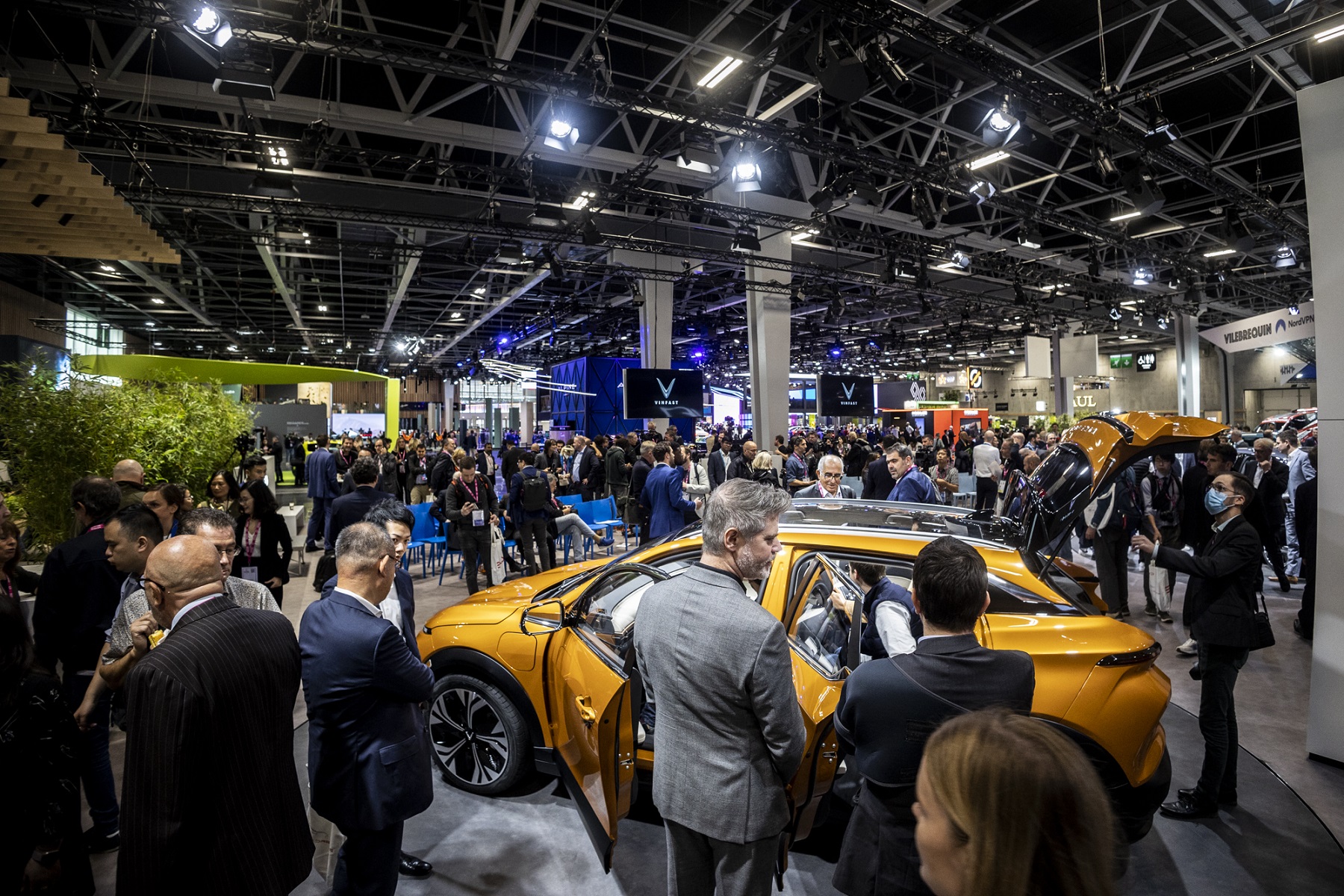 4 mẫu xe điện VinFast hút khách ở Paris Motor Show 2022-10