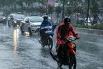 Người Hà Nội đi làm trong mưa rét, ùn tắc khắp các ngả đường-13