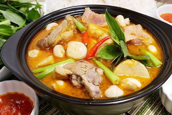 Mưa mát trời, chị em vào bếp chiêu đãi cả nhà món vịt nấu chao thơm ngon, béo ngậy&nbsp;đúng điệu như nhà hàng-4