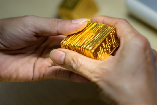 Giá vàng hôm nay 20/10: Vàng tiếp đà lao dốc, mất mốc 67 triệu