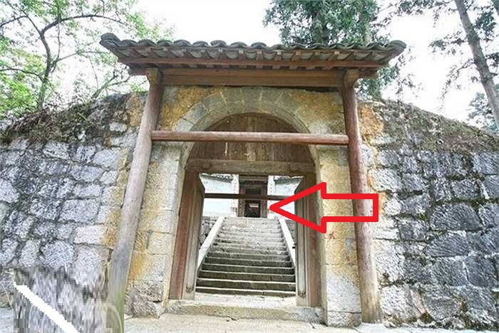 Thầy phong thủy nói: Xây nhà 2 cửa rửa sạch tiền tài, bảo sao nghèo mãi không dứt-1