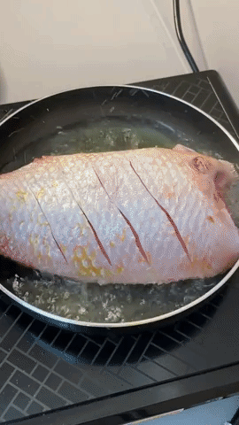 Món cá chiên sốt mắm ớt cay cay cho bữa cơm ngày mưa lạnh-3