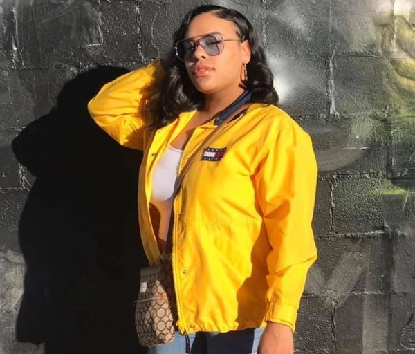 Cô gái mù một mắt vì rửa kính áp tròng sai cách-1