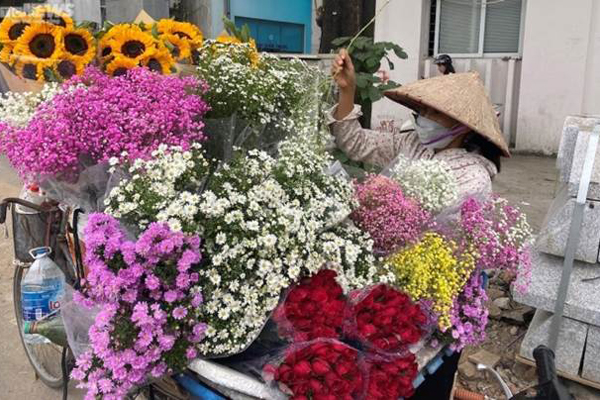 Độc lạ: Tôm hùm ‘đeo’ nơ, hoa hồng làm từ vảy cá đẹp khó tin bán nghìn bông-7