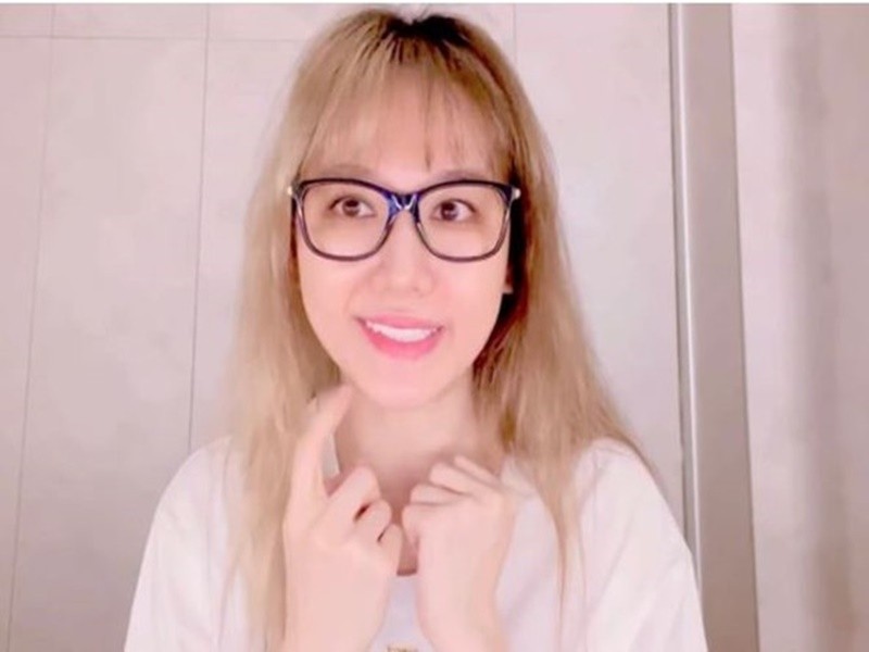 Sau ồn ào bị liệt cơ mặt, Hari Won giờ thế nào?-1