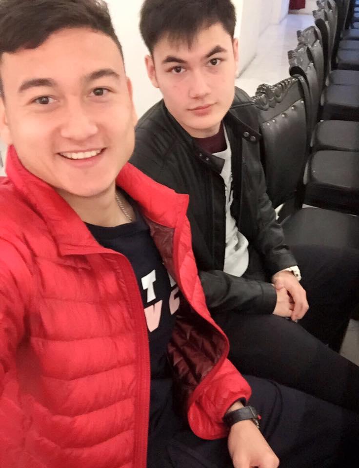 Lộ ảnh Yến Xuân và em trai Đặng Văn Lâm trong thang máy-8