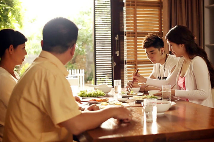 Lần đầu tiên dùng bữa với bố mẹ chồng tương lai, đang ăn giữa chừng, tôi nhất quyết không cưới nữa-1