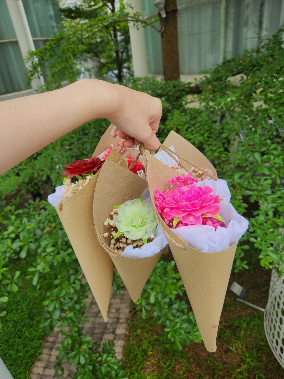 Độc lạ: Tôm hùm ‘đeo’ nơ, hoa hồng làm từ vảy cá đẹp khó tin bán nghìn bông-4