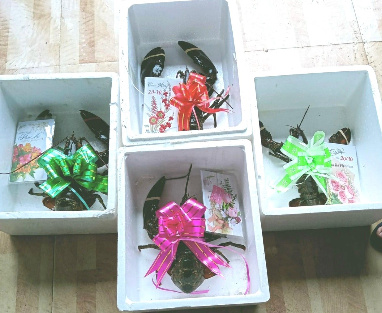 Độc lạ: Tôm hùm ‘đeo’ nơ, hoa hồng làm từ vảy cá đẹp khó tin bán nghìn bông-5