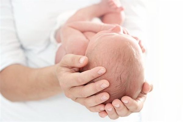 Những biểu hiện lạ này của bé không phải là bệnh, bố mẹ đừng vội cho bé đi bệnh viện-4