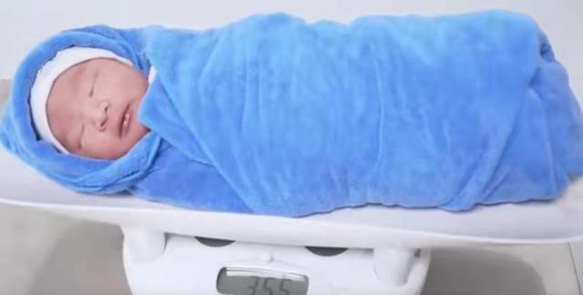 Những biểu hiện lạ này của bé không phải là bệnh, bố mẹ đừng vội cho bé đi bệnh viện-6