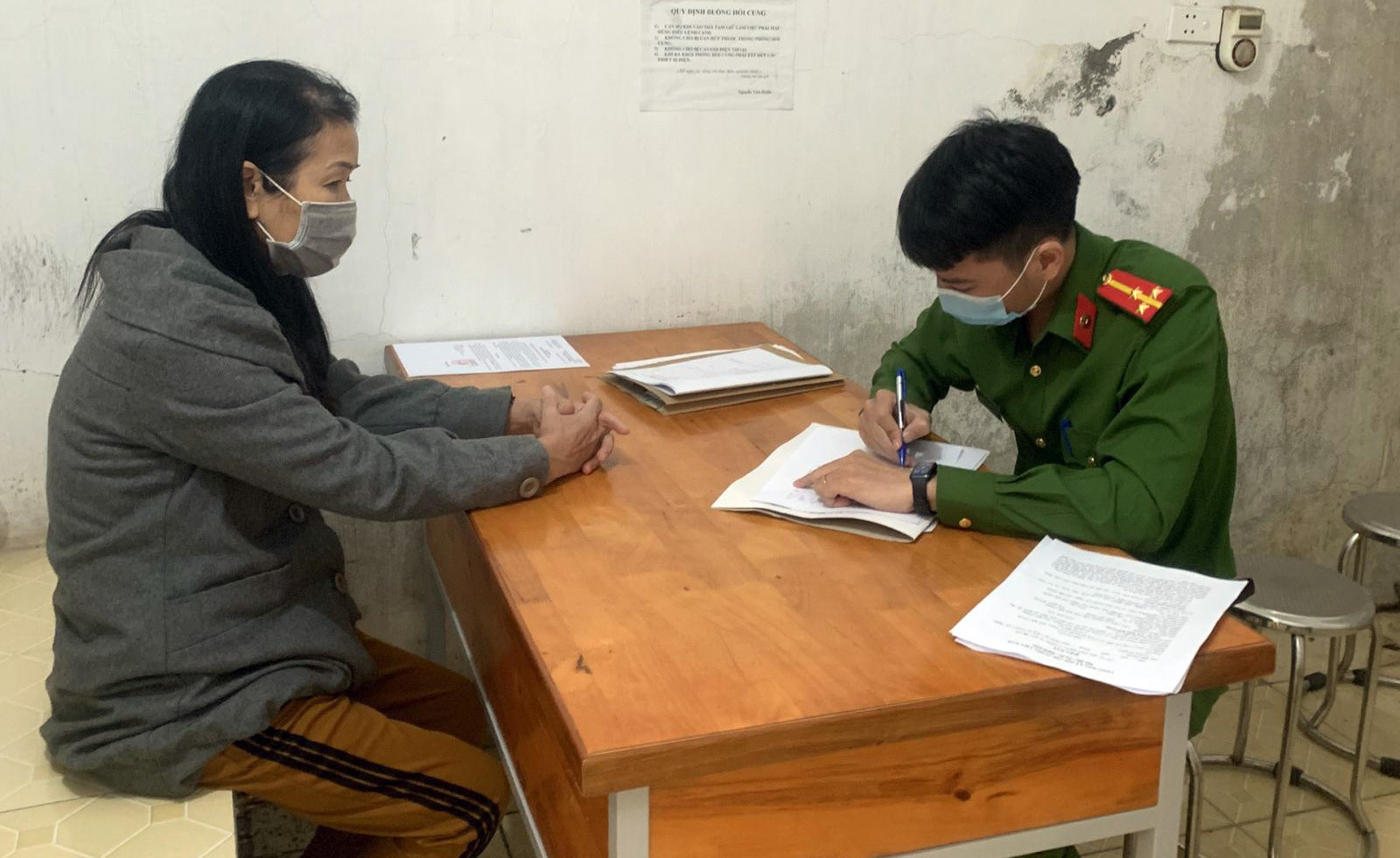 Bắt giam nữ quản lý nhà nghỉ chứa mại dâm-1