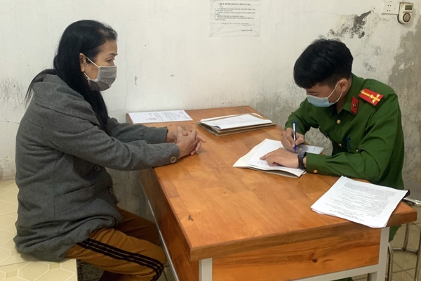 Người đàn ông nhiễm HIV đâm trọng thương người dân, vung rìu chống trả công an-3