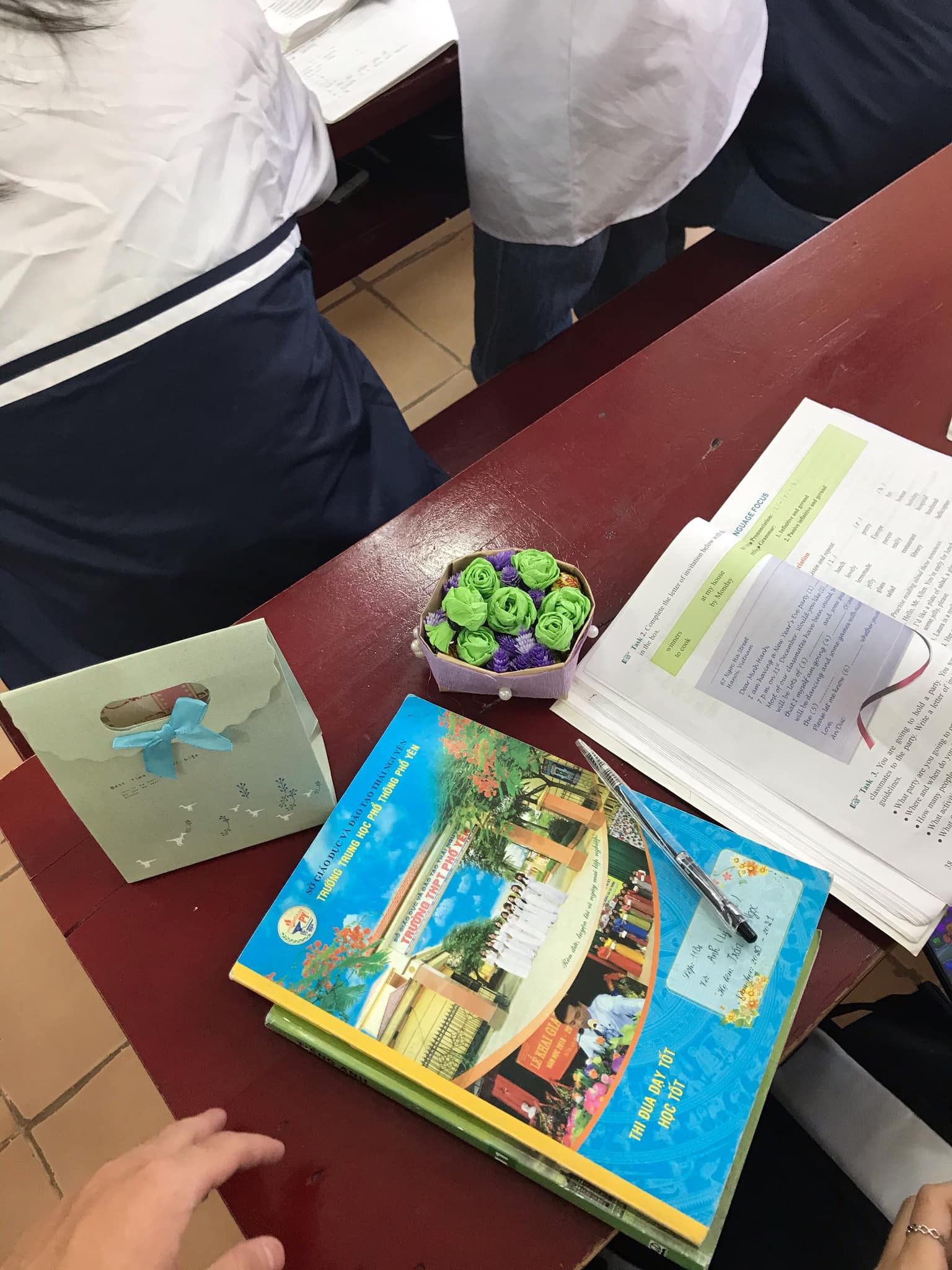 Con trai lớp người ta tổ chức ngày 20/10 cực xúc động-3