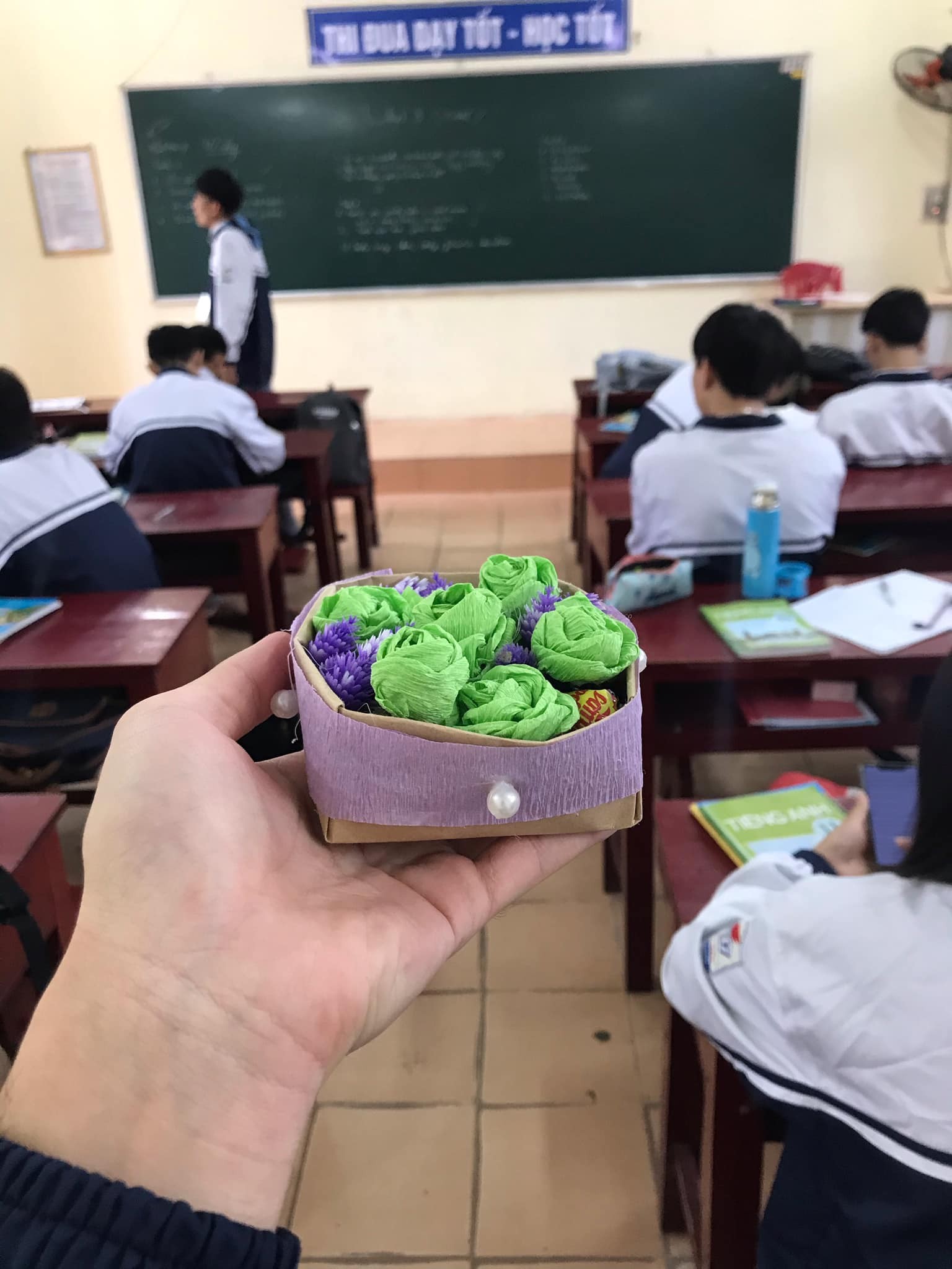 Con trai lớp người ta tổ chức ngày 20/10 cực xúc động-4